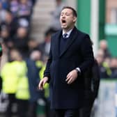 Rangers boss Michael Beale shouts instructions to his players during the win over Hibs at Easter Road.  (Photo by Alan Harvey / SNS Group)