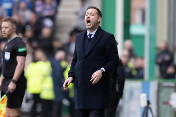 Rangers boss Michael Beale shouts instructions to his players during the win over Hibs at Easter Road.  (Photo by Alan Harvey / SNS Group)