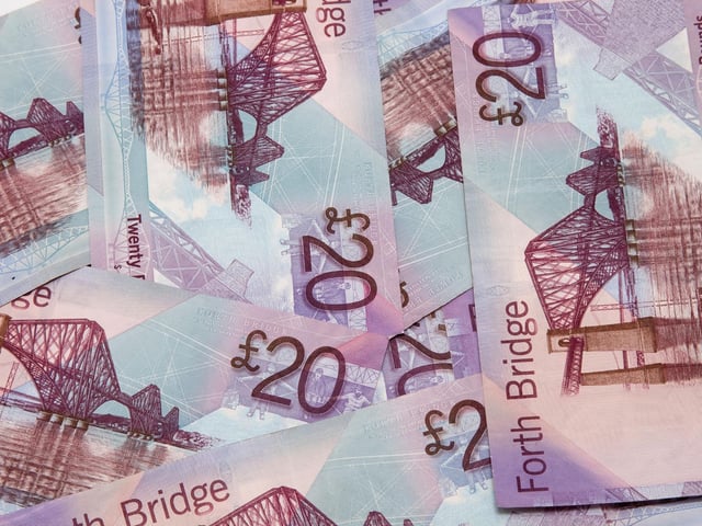 There was no need for a calculator or exchange rate table to answer the odd but easy question "What is the exchange rate to convert English pounds to Scottish pounds?" posed at the Glasgow Paisley Airport Central Travelodge.