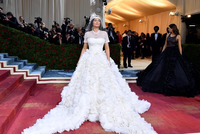 US socialite Kylie Jenner arrives for the 2022 Met Gala . The Gala's 2022 theme is "In America: An Anthology of Fashion". Photo by ANGELA  WEISS/AFP via Getty Images)