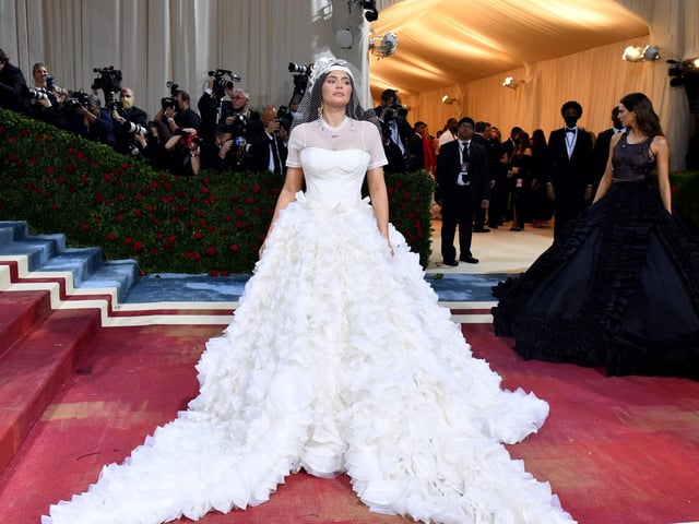 US socialite Kylie Jenner arrives for the 2022 Met Gala . The Gala's 2022 theme is "In America: An Anthology of Fashion". Photo by ANGELA WEISS/AFP via Getty Images)