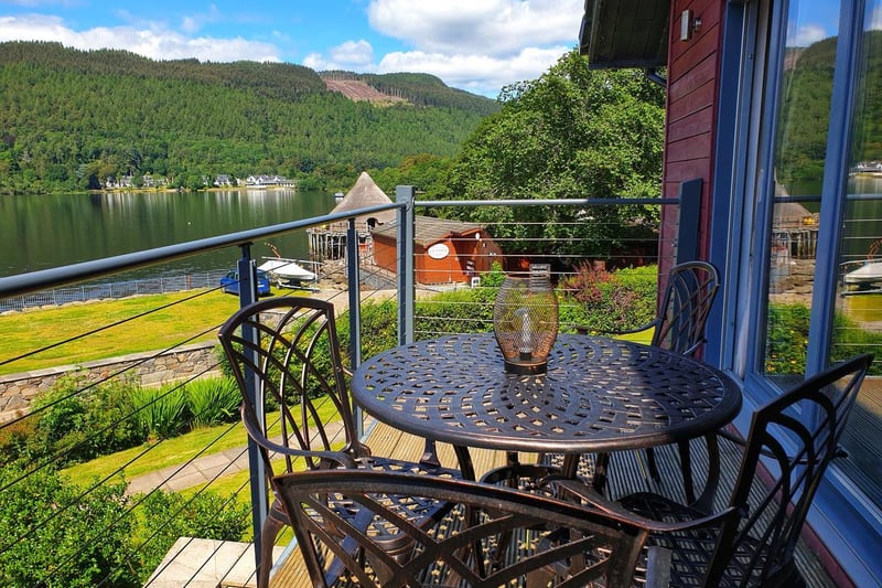 Situated in Kenmore at Taymouth Marina, the Beinn Eighe offers two bedrooms, two bathrooms and wonderful views over Loch Tay.