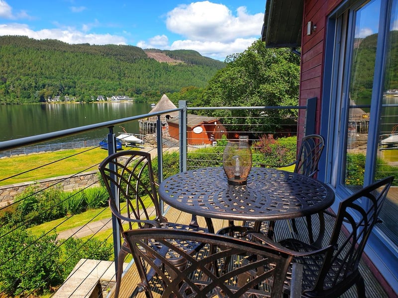Situated in Kenmore at Taymouth Marina, the Beinn Eighe offers two bedrooms, two bathrooms and wonderful views over Loch Tay.