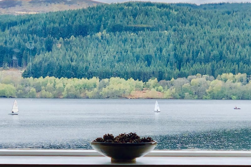 Set around 10 miles to the west of Pitlochry, the Stable Loft features a patio and views over Loch Tummel. There are two bedrooms and guests can enjoy fishing minutes from their front door.