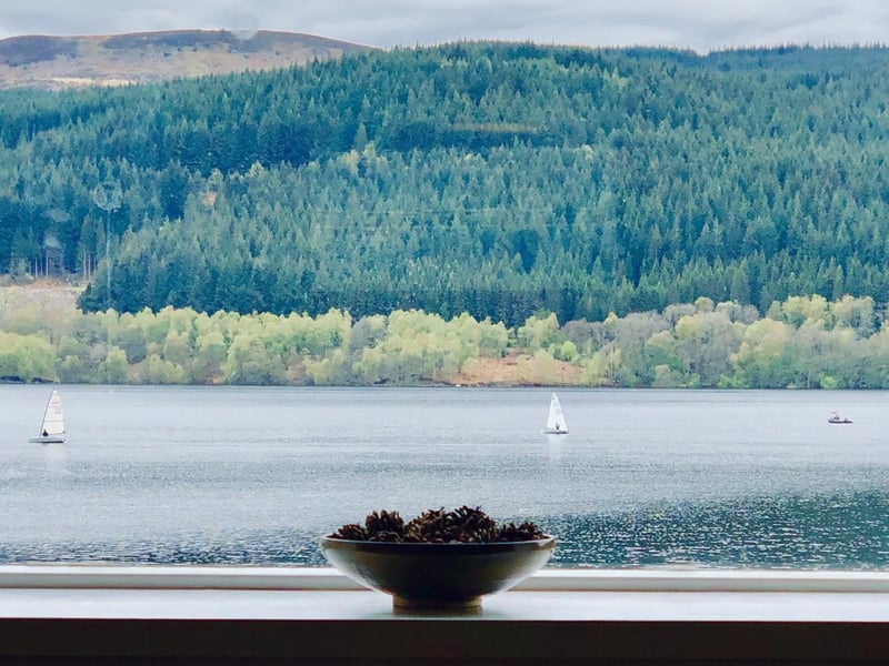 Set around 10 miles to the west of Pitlochry, the Stable Loft features a patio and views over Loch Tummel. There are two bedrooms and guests can enjoy fishing minutes from their front door.