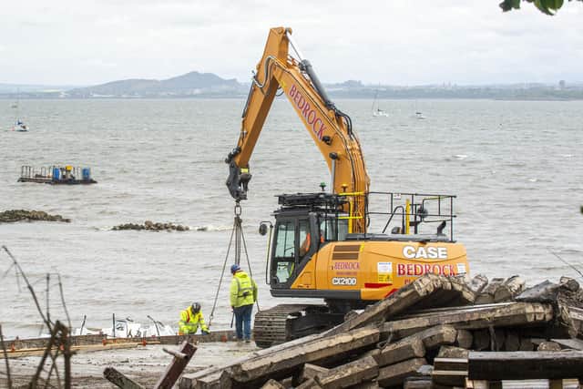 Work to clean up potentially deadly radioactive contamination has got under way at Dalgety Bay in Fife, caused by debris from aircraft used during the Second World War