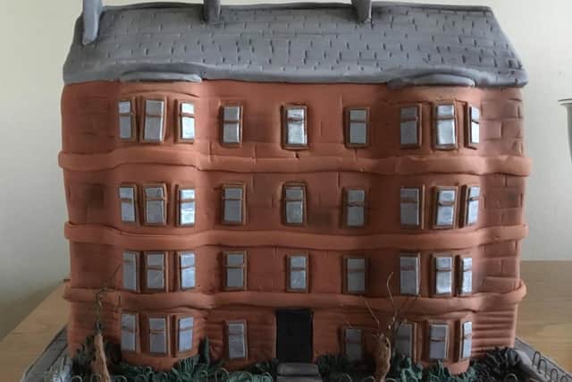 A four-storey tenement at West End Park Street in Glasgow has been reimagined in cake form.