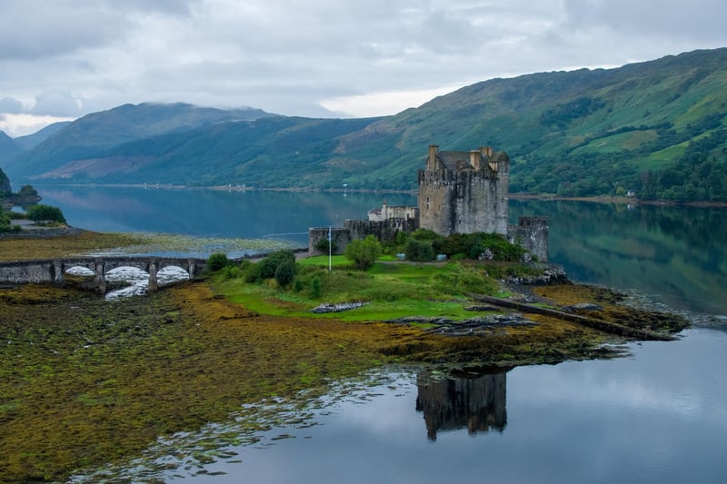 Kyle of Lochalsh is the gateway to the Isle of Skye, famous for its stunning scenery featuring castles and hills. Nearby you’ll find Eilean Donan Castle, first inhabited around the 6th century but fortified as a castle in the 13th century.