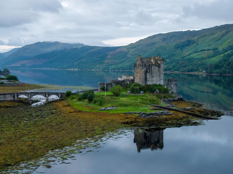 Kyle of Lochalsh is the gateway to the Isle of Skye, famous for its stunning scenery featuring castles and hills. Nearby you’ll find Eilean Donan Castle, first inhabited around the 6th century but fortified as a castle in the 13th century.