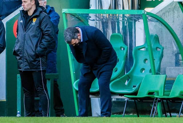 St Johnstone manager Callum Davidson despairs during the cinch Premiership match between Hibernian and St. Johnstone at Easter Road.  (Photo by Ross Parker / SNS Group)