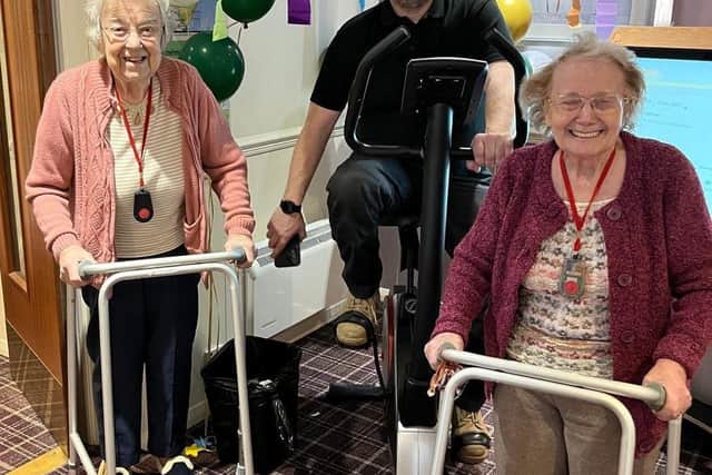 Doreen and Margaret cheer on Chris at Auchtercrag House