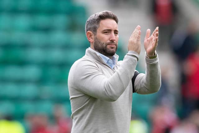 Hibs manager Lee Johnson applauds the home fans after the 3-1 win over Aberdeen. (Photo by Paul Devlin / SNS Group)