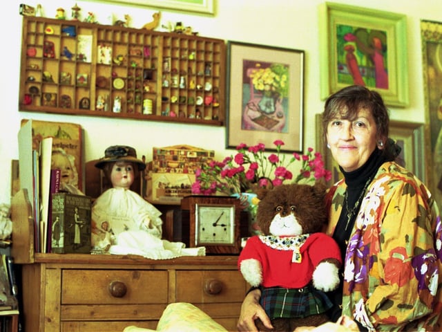 Edinburgh children's author Aileen Paterson at her home with Morningside Maisie the cat in November 1990.