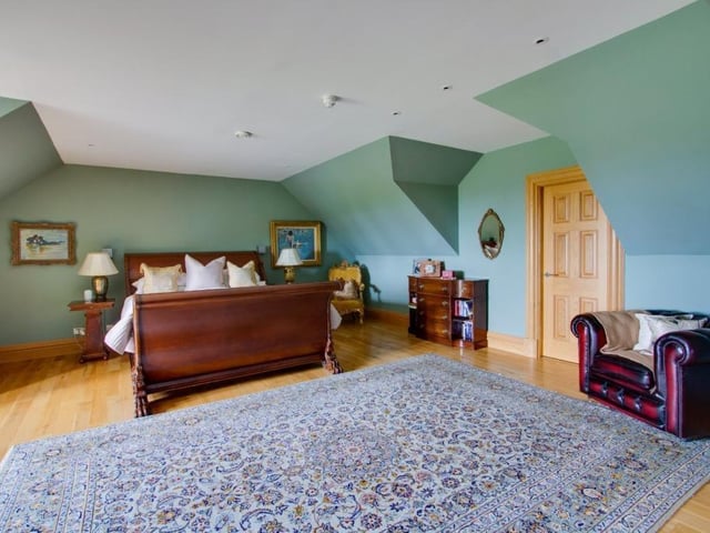 Principal bedroom.