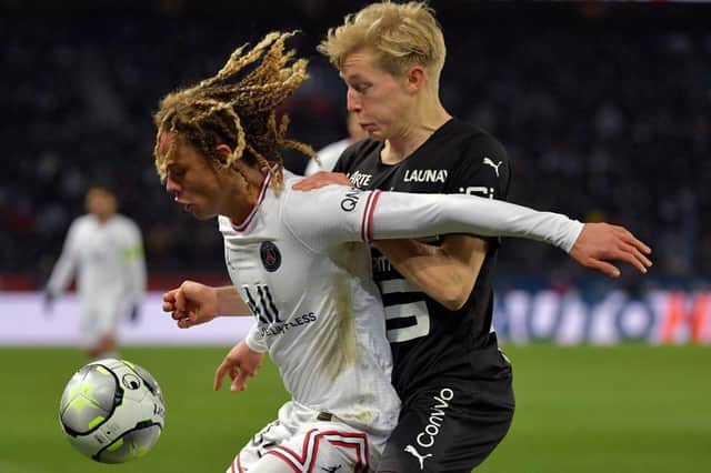 Paris Saint-Germain's Dutch midfielder Xavi Simons in action against Rennes (Photo by JULIEN DE ROSA/AFP via Getty Images)