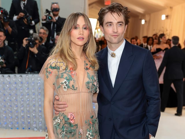 Actress and model Suki Waterhouse and Robert Pattinson on the red carpet at the 2023 Met Gala.