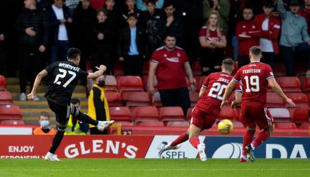 Tural Bayramov fires Qarabag ahead at Pittodrie. (Photo by Mark Scates / SNS Group)