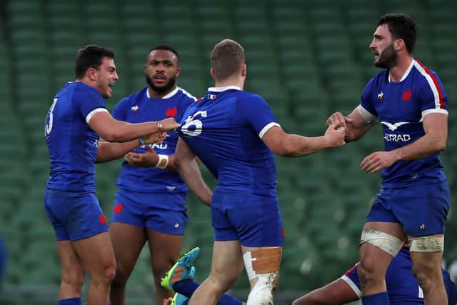 There has been a new positive test in the France camp.