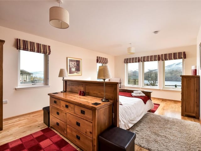 Principal bedroom.