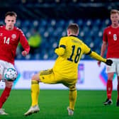 Denmark's Mikkel Damsgaard (L) and Sweden's Carl Starfelt vie for the ball (Photo by LISELOTTE SABROE/Ritzau Scanpix/AFP via Getty Images)