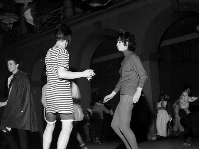 Edinburgh Art College Revellers - Twisting