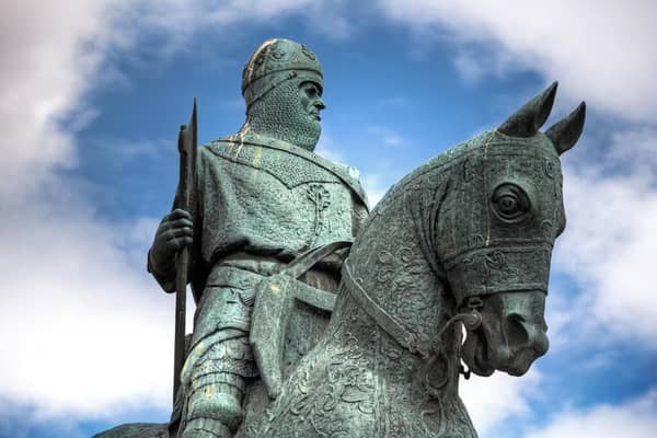 Situated by the site where the Battle of Bannockburn occurred, the monument reads: "ROBERT THE BRUCE KING OF SCOTS 1306–1329". He is one of Scotland’s most revered warriors and led the nation to victory over England in the war for independence.