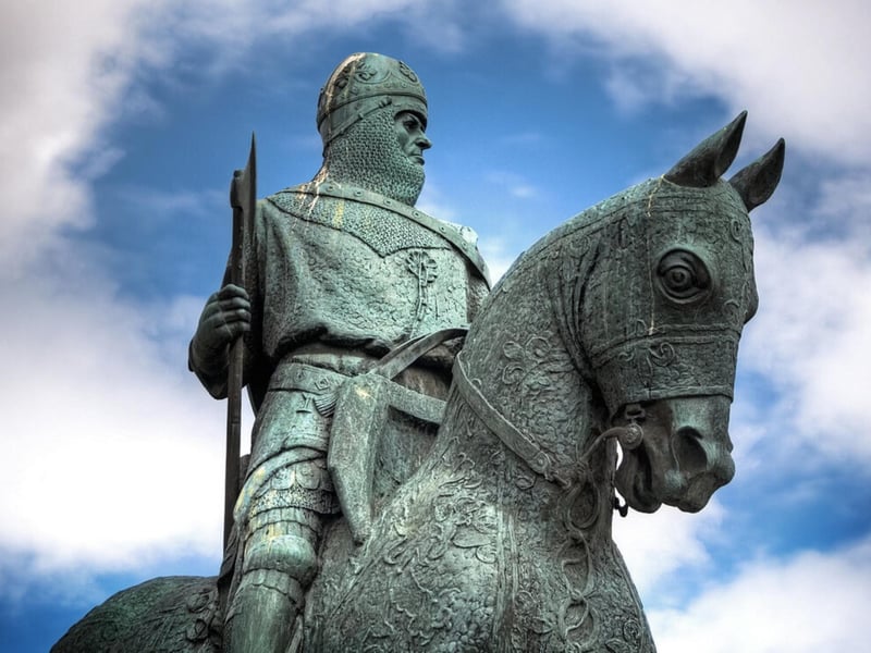 Situated by the site where the Battle of Bannockburn occurred, the monument reads: "ROBERT THE BRUCE KING OF SCOTS 1306–1329". He is one of Scotland’s most revered warriors and led the nation to victory over England in the war for independence.
