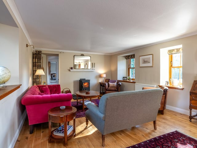 Where is it? In a fairly private and peaceful setting three miles distant from Banchory. The town has a number of shops, restaurants, and exciting leisure facilities.