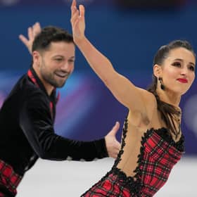 Lilah Fear and Lewis Gibson of Britain compete during the ice dancing free skate in figure skating at the 2026 Winter Olympics. (AP Photo/Stephanie Scarbrough)