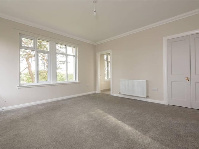 Ground floor main bedroom.