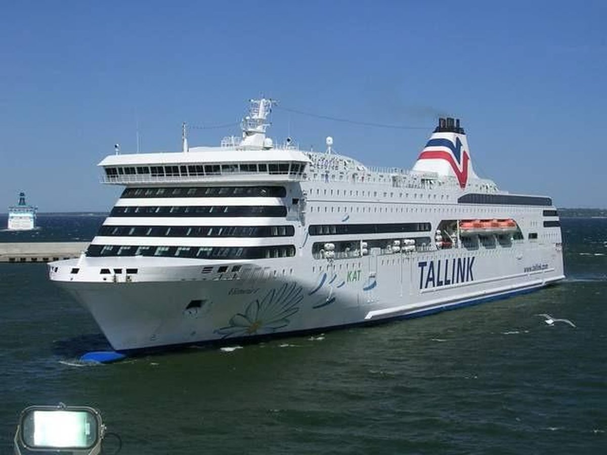 War in Ukraine: First refugees welcomed aboard Leith cruise ship