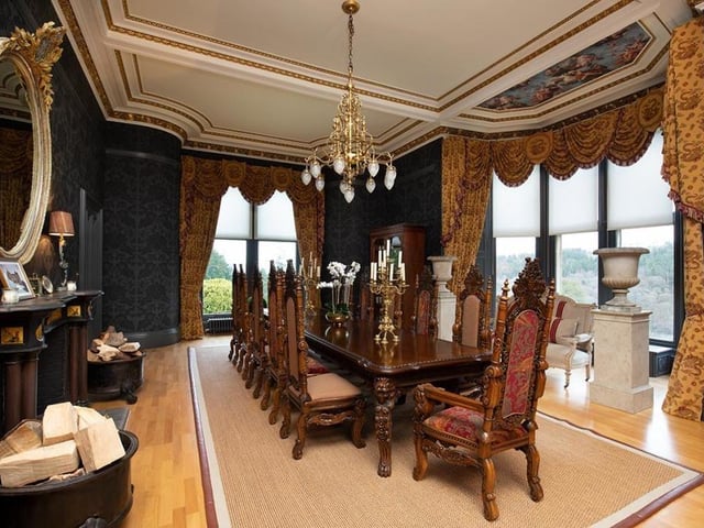Dining room.