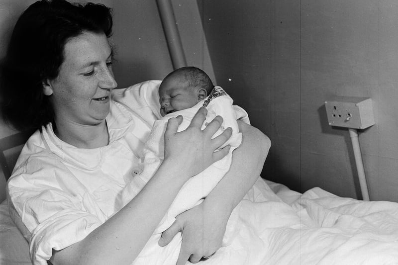 New Year baby - Mrs Palasuik and baby Adrian - 1st baby of 1963 and Evening Dispatch winner