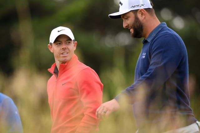 Rory McIlroy berfoto bersama Jon Rahm pada hari kedua Abrdn Scottish Open di Renaissance Club dekat North Berwick.  Gambar: Ross Parker / SNS