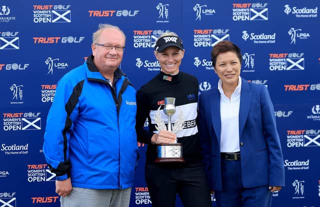 2021 Trust Golf Women's Scottish Open winner Ryann O'Toole is flanked by Paul Bush of of VisitScotland and Dr Prin Singhanart, founder and CEO of Trust Golf. Picture: David Cannon/Getty Images.