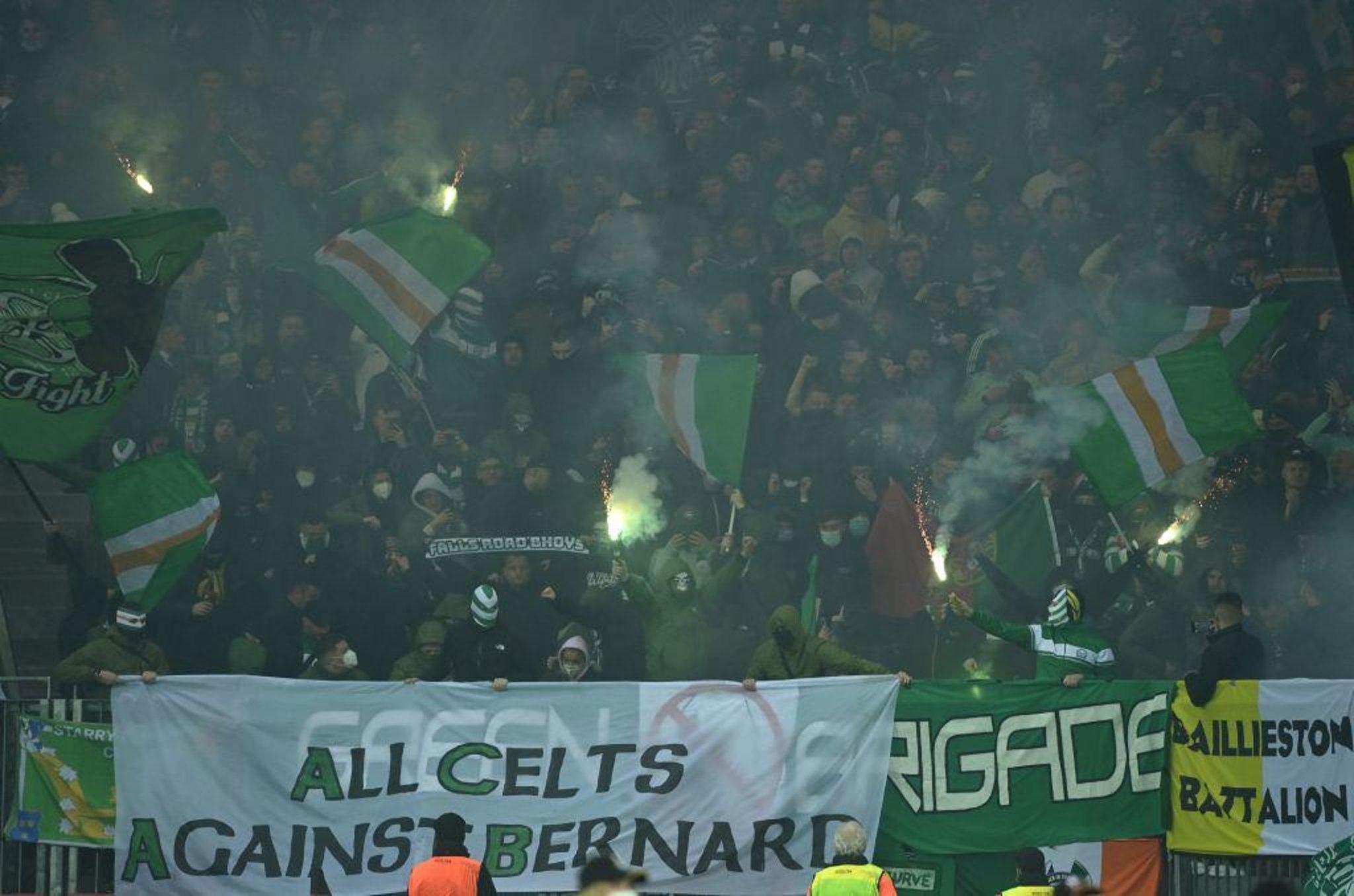 Celtic zu Hause mit hohen Geldstrafen für die Europa League belegt und die Rangers wurden auch von der UEFA sanktioniert