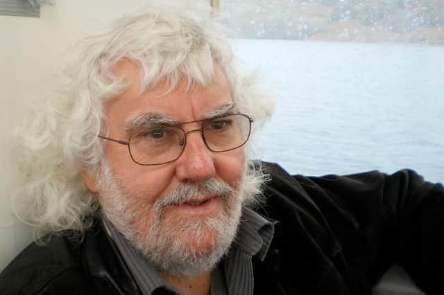 Poet Angus Dubh MacNicholas has died at the age of 80.