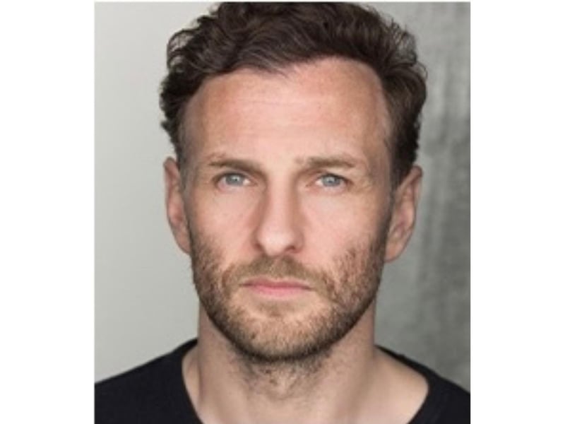 Steven Cree (Outlaw King, Brave) plays Ian Murray. Yet another returnee from season 4, former soldier Ian Murray is husband to Jenny Murray and a close friend of Jamie Fraser.
