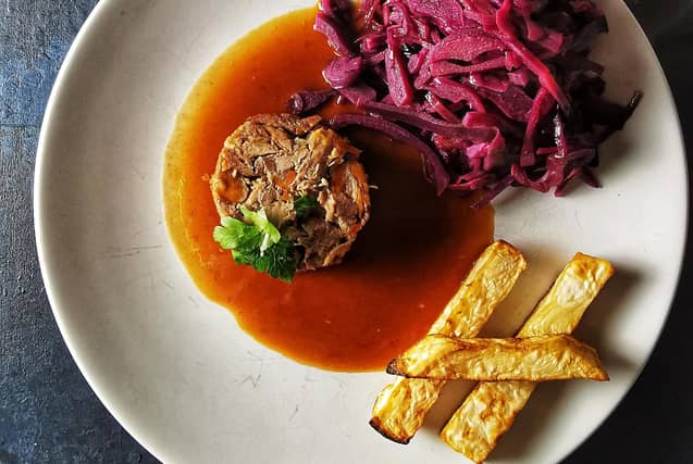The duck is tender and moist – I know from cooking it myself that it can easily be dry – and boosted by its confit presentation, which also means the portion is just right.
The cabbage is served very generously, with a fragrant cinnamon aroma, and the chips are excellent if slightly too al dente for my taste.