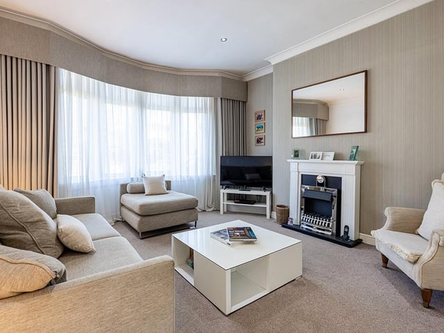 Where is it? Within one of Paisley’s most sought-after post codes with proximity to the highly regarded Ralston Primary School and Crookston rail stop. The town centre is ten minutes away by car.