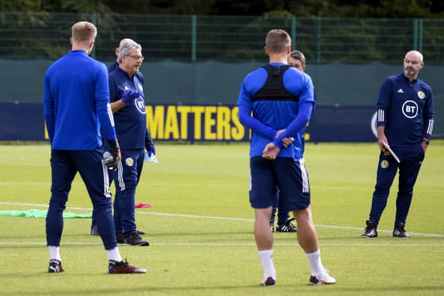 Dr John MacLean speaks to the Scotland squad. (Photo by Craig Williamson / SNS Group)