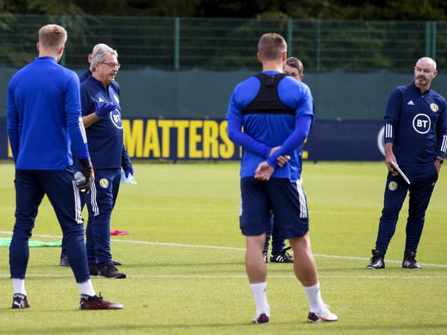 Dr John MacLean speaks to the Scotland squad. (Photo by Craig Williamson / SNS Group)