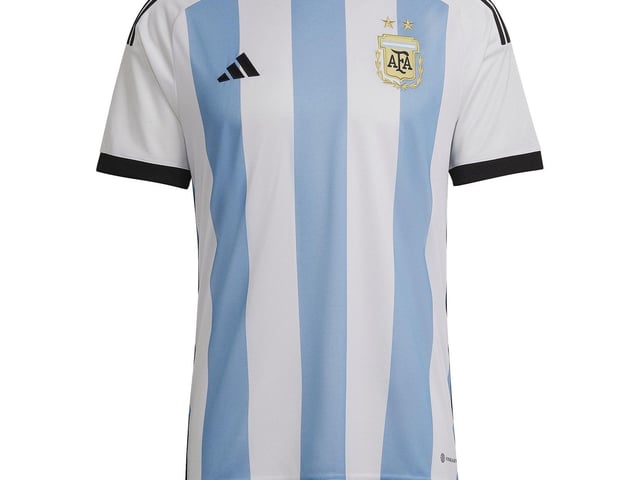 A stonewall classic worn by some of the world's greatest ever players such as Diego Maradona and Lionel Messi.