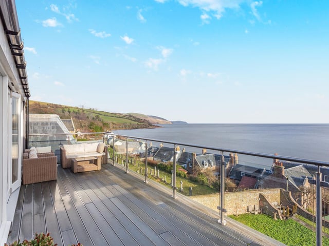 Exterior: Marine House offers residents’ parking, and maintained grounds with lawns and shrubbery. Each apartment has a secure storeroom, and its balconies enjoy uninterrupted coastal views.