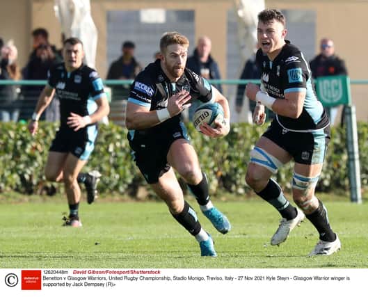 Kyle Steyn and Jack Dempsey attack for Glasgow in Treviso.  Photo by David Gibson/Fotosport/Shutterstock