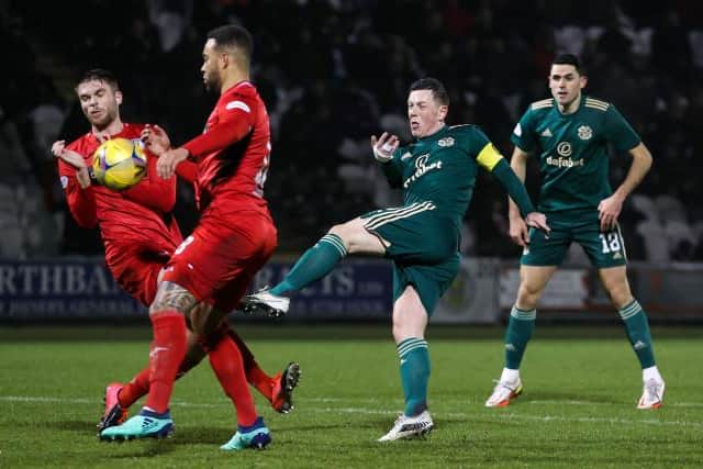 Celtic captain Callum McGregor fires in a shot amid the attention of St Mirren defenders Marcus Fraser and Charles Dunne during the 0-0 draw in Paisley. (Photo by Craig Williamson / SNS Group)