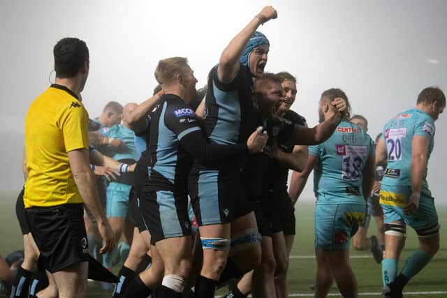 Glasgow players celebrate Johnny Matthews' late try in the win over Exeter (Photo by Ross Parker / SNS Group)