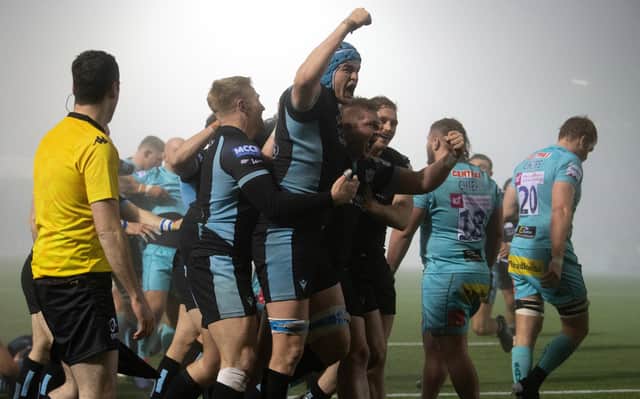 Glasgow players celebrate Johnny Matthews' late try in the win over Exeter (Photo by Ross Parker / SNS Group)