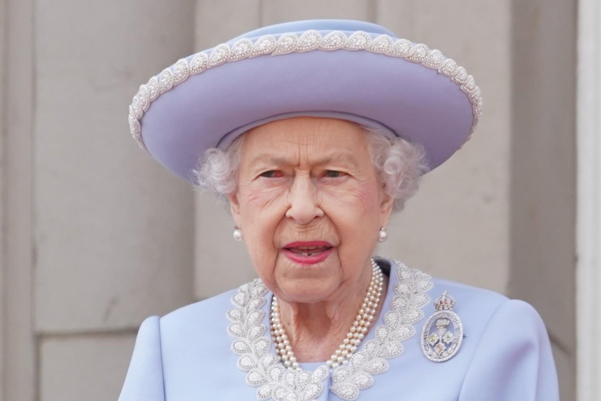 Queen appears on Buckingham Palace balcony as Platinum Jubilee celebrations begin