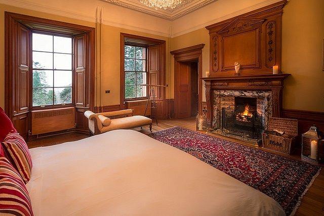Luxurious and romantic Glencoe House is located in the historic Highland Glencoe Village. Opt for the Glencoe House Suites in the mansion house with wealth of period features and sea or mountain views, or stay in the more modern Bell Tower Suites which have have private walled gardens with hot tubs.
